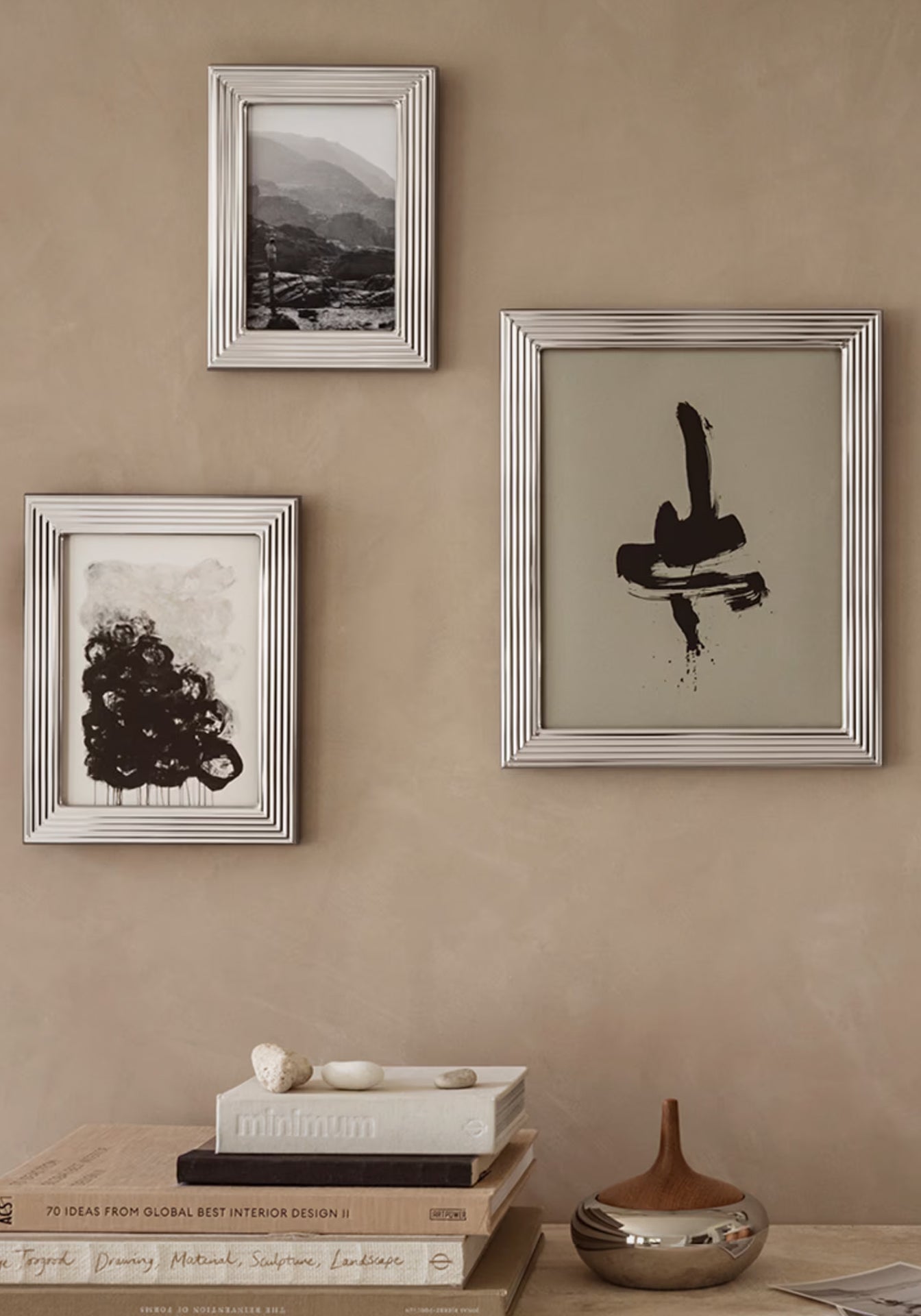 Bernadotte Frame, Medium