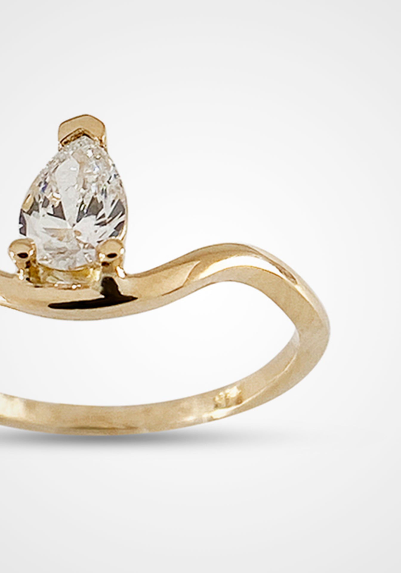 Solitaire Drop Nalu, 14K Yellow Gold + Diamond Ring