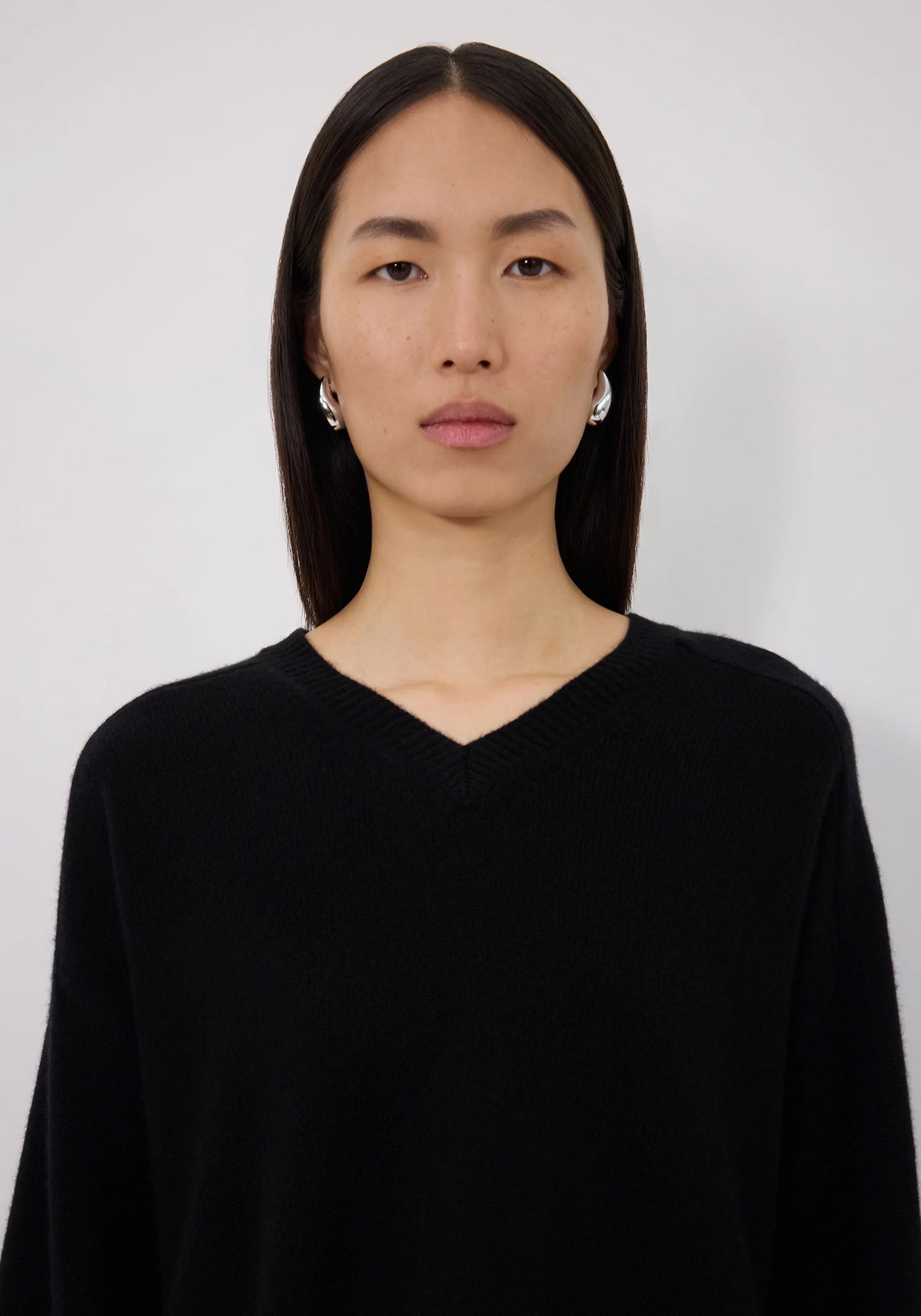 Anzor LDS Cashmere V Neck Sweater