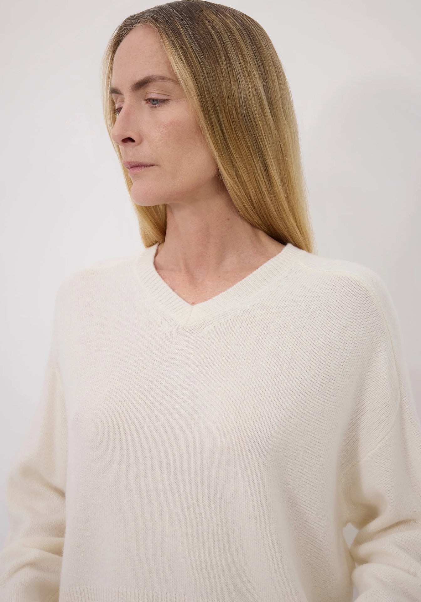 Anzor LDS Cashmere V Neck Sweater