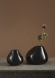 Ebon Vase, Medium