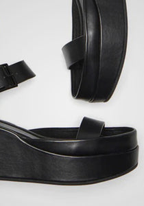 Adept Flatform Sandal
