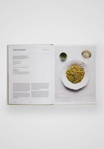 The Regional Italian Cookbook: Recipes from The Silver Spoon