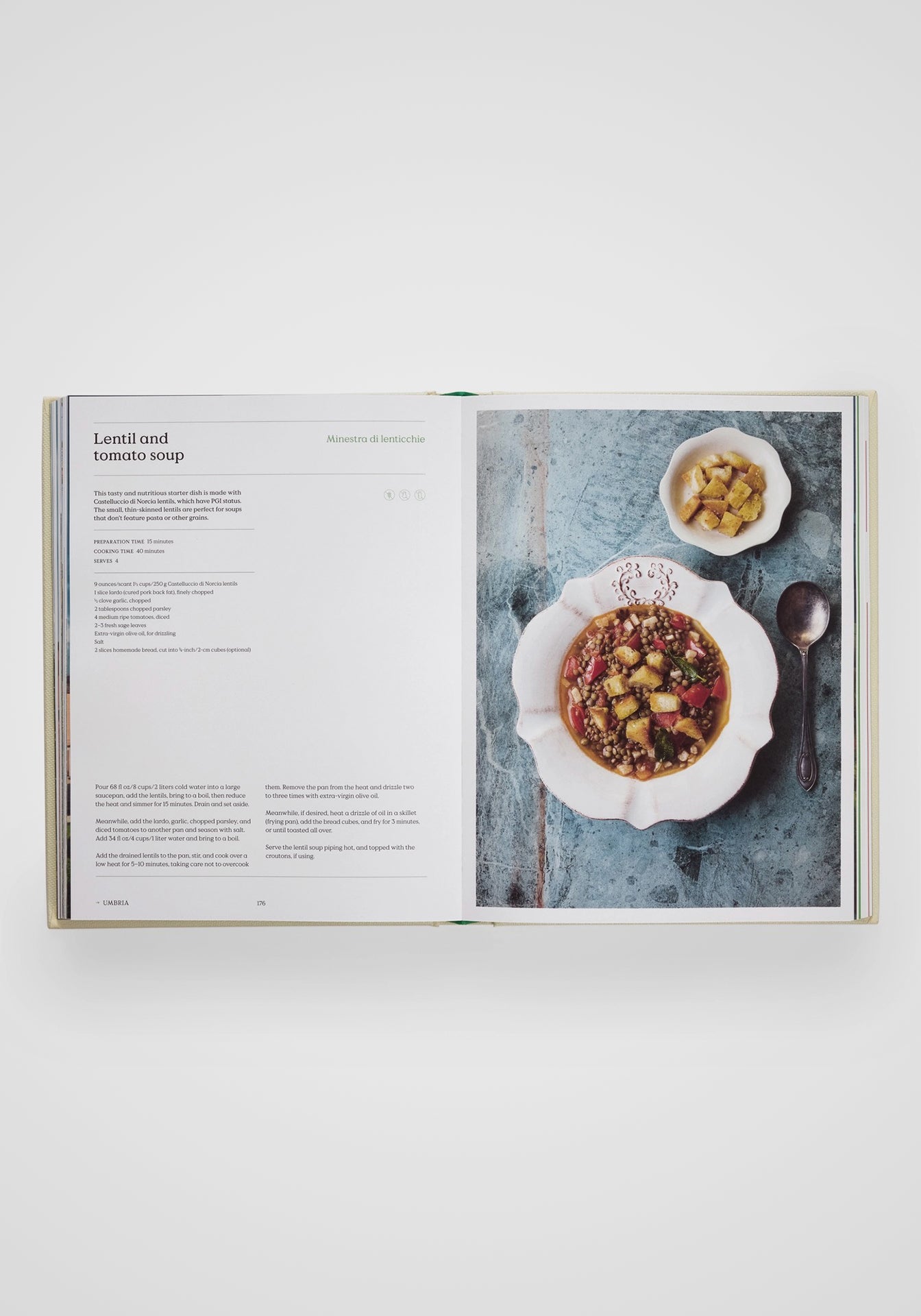 The Regional Italian Cookbook: Recipes from The Silver Spoon