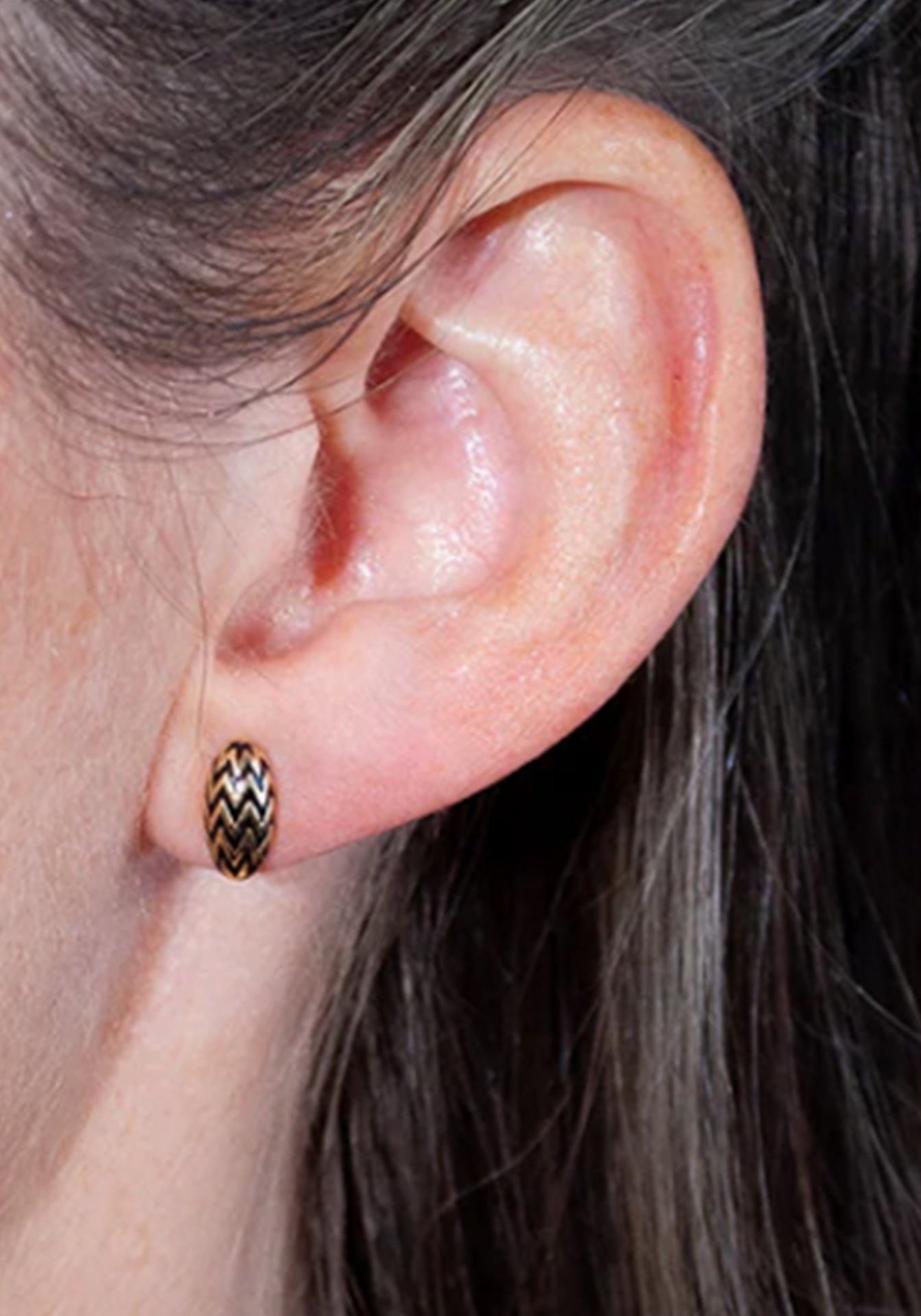 Baoli Flow, 18K Yellow Gold + Black Enamel Studs