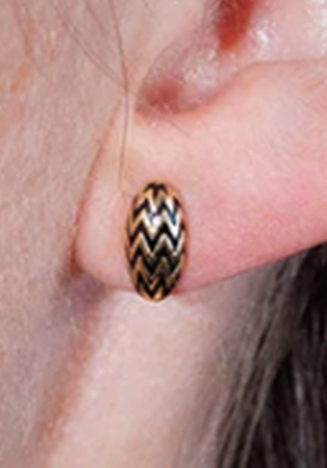 Baoli Flow Oval Mini Chevron, 18K Yellow Gold Earring Studs