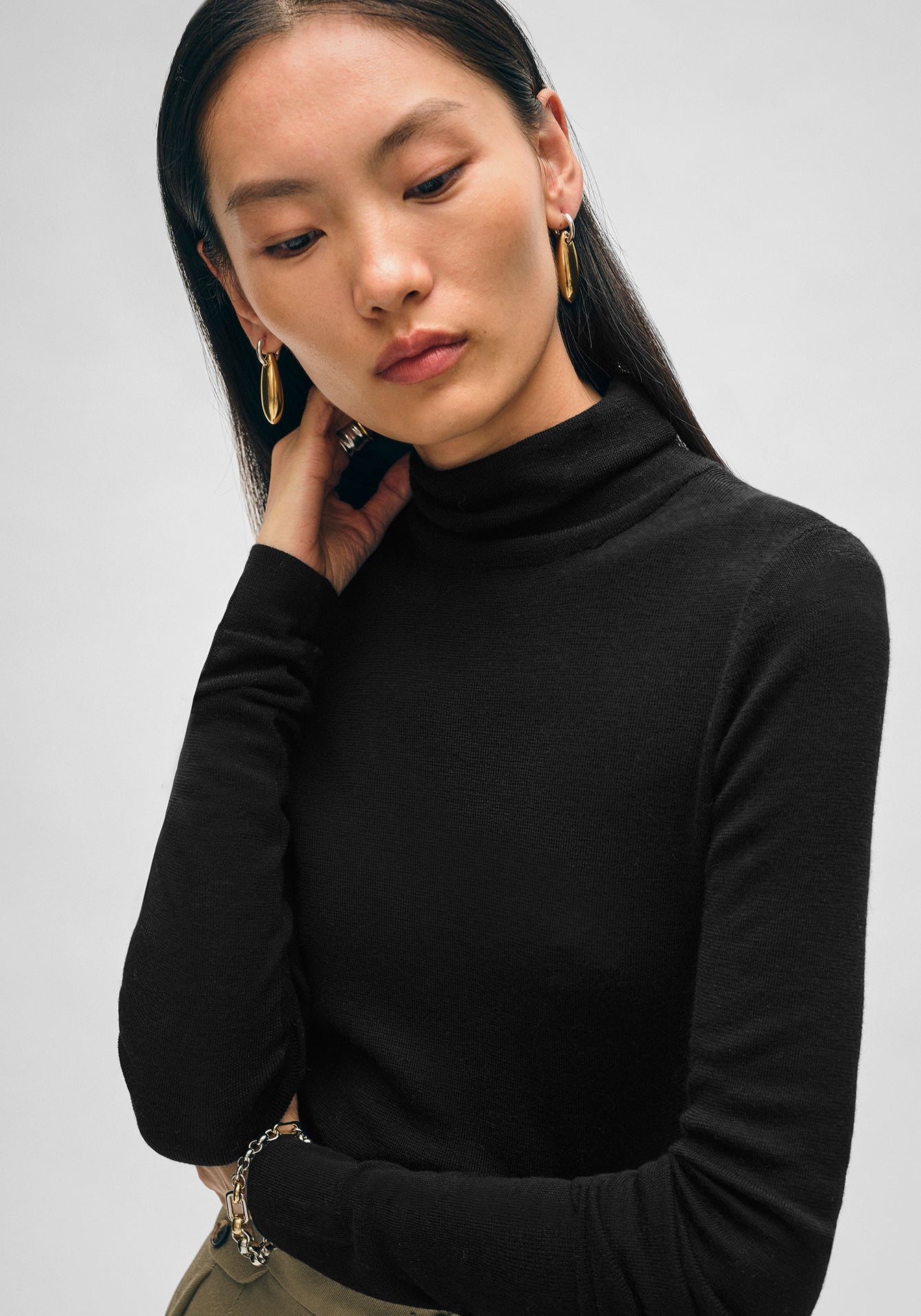 Superfine Merino Fitted Turtleneck